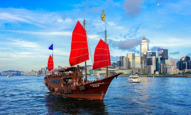 Hong Kong’s Day Traders Chase Leveraged ETFs After US Tech Boom