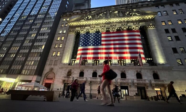 Wall Street drifts as tech stocks climb and oil prices sink