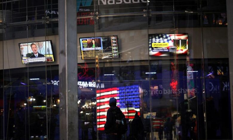 Stocks ride the AI rush and gold gains; Powell speech in focus Stocks ride the AI rush and gold gains; Powell speech in focus