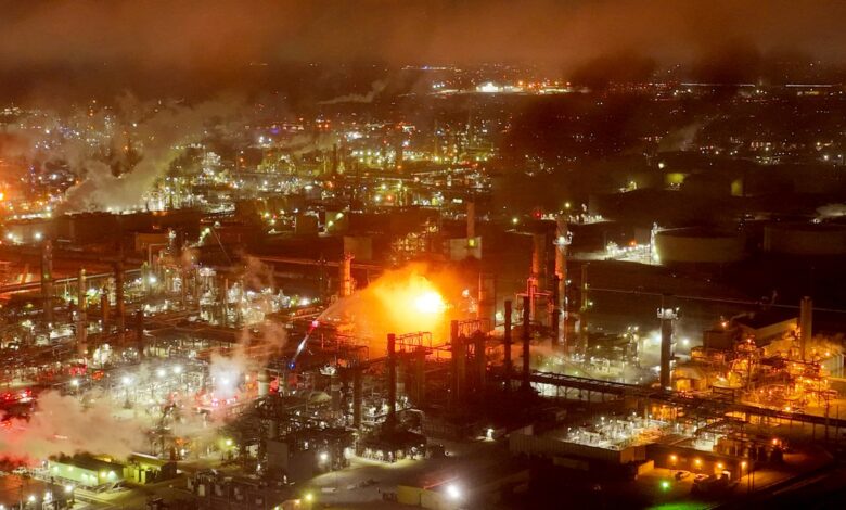 Massive fire breaks out at Chevron oil refinery in California