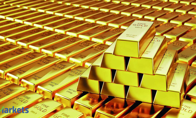 Gold notches fresh high on safe-haven demand, Fed rate-cut bets