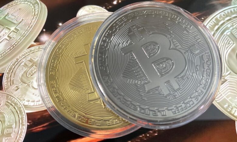 Bitcoin sinks with safe haven bets ‘clearly favoring gold’ after crypto washout