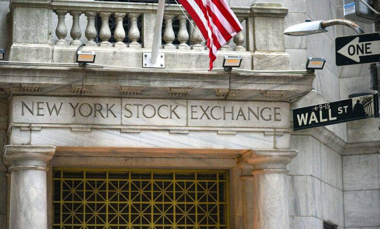 S&P 500, Nasdaq futures rebound after Apple, Amazon earnings rekindle optimism