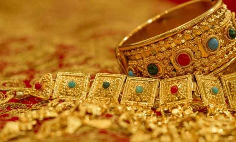 Gold and silver prices drop sharply in Karachi markets