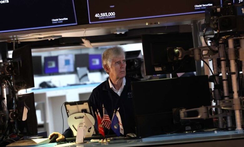 Stock Indexes Bounce Back; Gold Sets New Record High