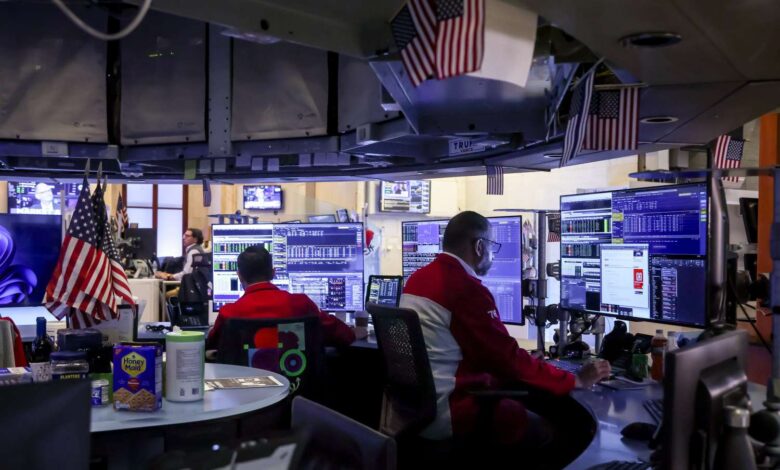 Stocks Pull Back as Investors Weigh Earnings Reports, US-China Trade Tensions, Government Shutdown; Gold Sets Fresh Record