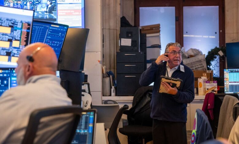 Stocks Retreat as Earnings Reports Roll In; Gold Slips Further After Worst Day Since 2013 Stocks Retreat as Earnings Reports Roll In; Gold Slips Further After Worst Day Since 2013