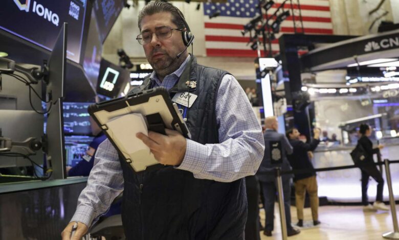 Stocks End Higher as Amazon Boosts Nasdaq; Indexes Post Weekly, Monthly Gains Stocks End Higher as Amazon Boosts Nasdaq; Indexes Post Weekly, Monthly Gains
