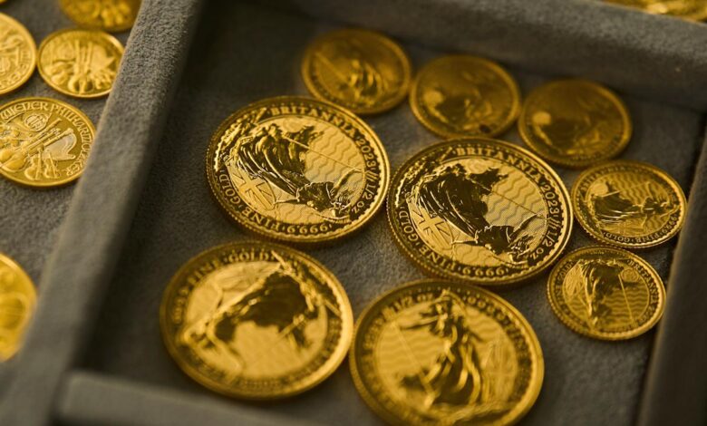 Who decides what gold is worth? How gold prices are determined. Who decides what gold is worth? How gold prices are determined.