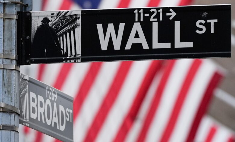 US stocks climb as banks and tech companies lead the way