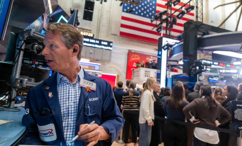 Stocks End Higher on Black Friday; Indexes Log Best Week Since June But Nasdaq Snaps Seven-Month Winning Streak