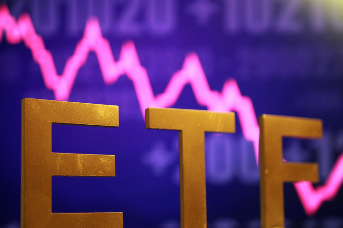 Among active exchange-traded funds (ETFs) whose performance is more important than remuneration, the..