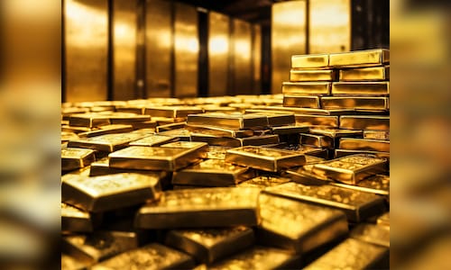 Gold to stay volatile but strong; ,000 target in sight, says Kama Jewelry MD