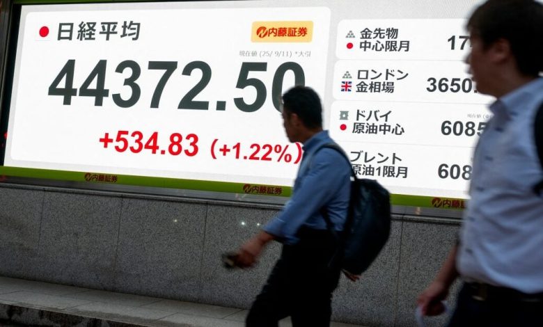 Global stocks fall ahead of Fed rate announcement