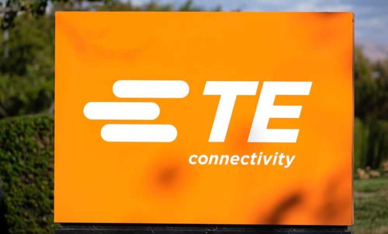 How Is TE Connectivity’s Stock Performance Compared to Other Technology Stocks?