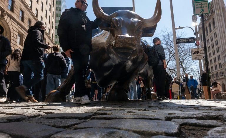 World stocks sluggish as precious metals drop