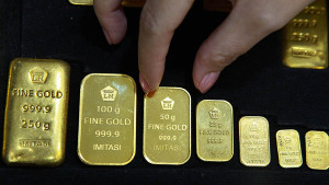Global gold rush fuels market anxiety as analysts warn of possible bubble burst