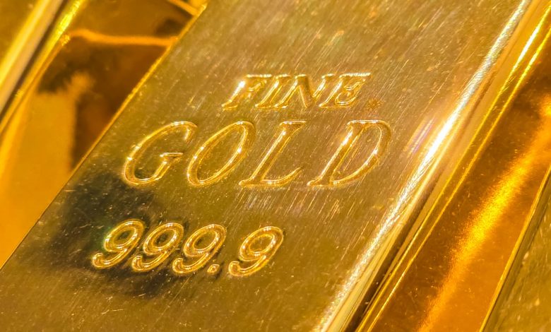Gold prices ease on profit-taking after nearing ,000 mark Gold prices ease on profit-taking after nearing ,000 mark
