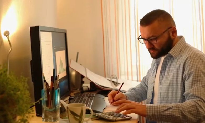 Watching Your Wallet: Financial experts share tips for starting the new year with a strong budget
