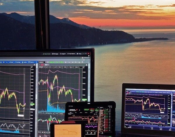 Defensive Pharma Stock At A Crossroads As Analysts Turn Cautiously Constructive