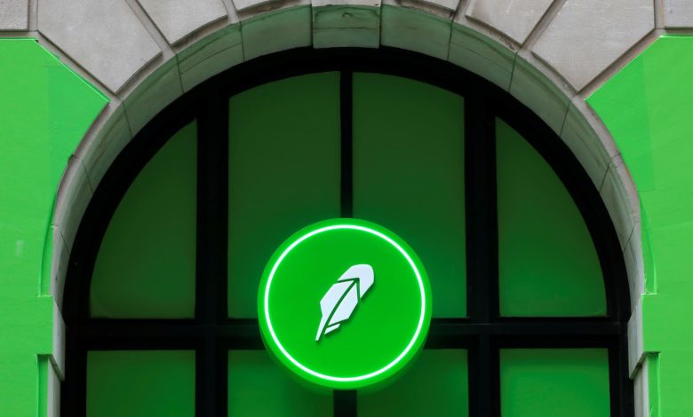 Robinhood has struggled amid big crypto declines. Trading the stock using this ‘strangle’ options strategy