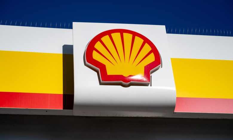 Oil giant Shell misses profit estimates as crude prices slide Oil giant Shell misses profit estimates as crude prices slide