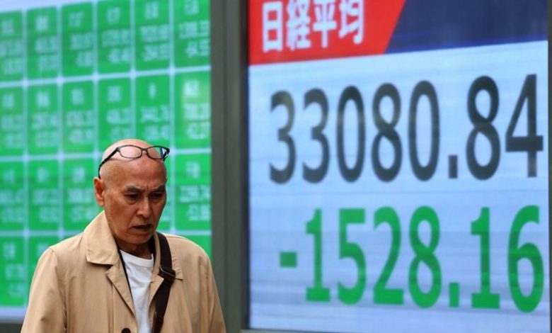 Stocks dip and oil climbs as Trump ramps up Iran