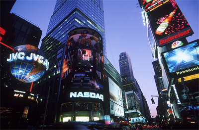 The ChiNext Index fell by more than 1%, lithium mining stocks surged with a wave of limit-up trading, the renminbi broke through the 6.84 level, and the Hang Seng Tech Index dropped nearly 1% as technology stocks generally declined.