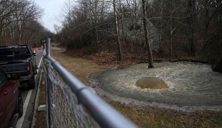 As the sewage spills, the politicians snipe
