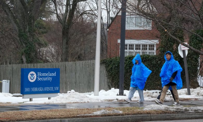Partial government shutdown drags on amid immigration oversight battle
