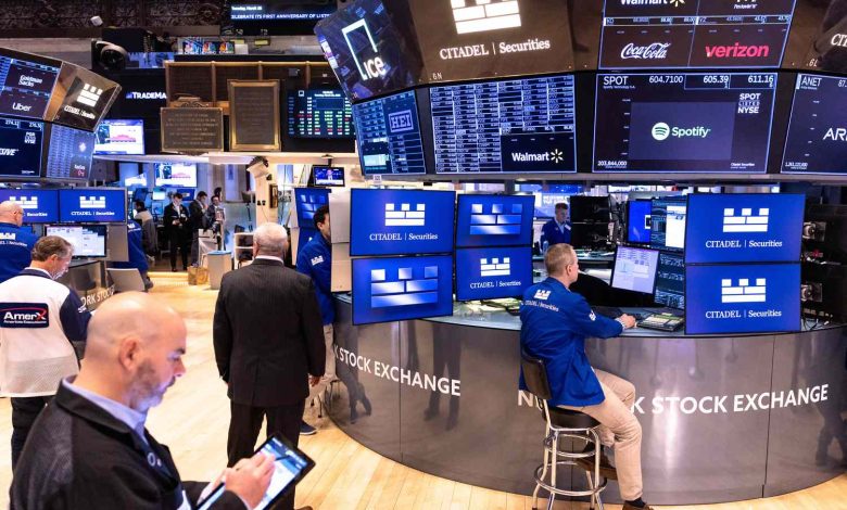 Futures Mixed After Indexes Tumble; AMD Shares Sink; Gold Moves Back Above ,000 Futures Mixed After Indexes Tumble; AMD Shares Sink; Gold Moves Back Above ,000