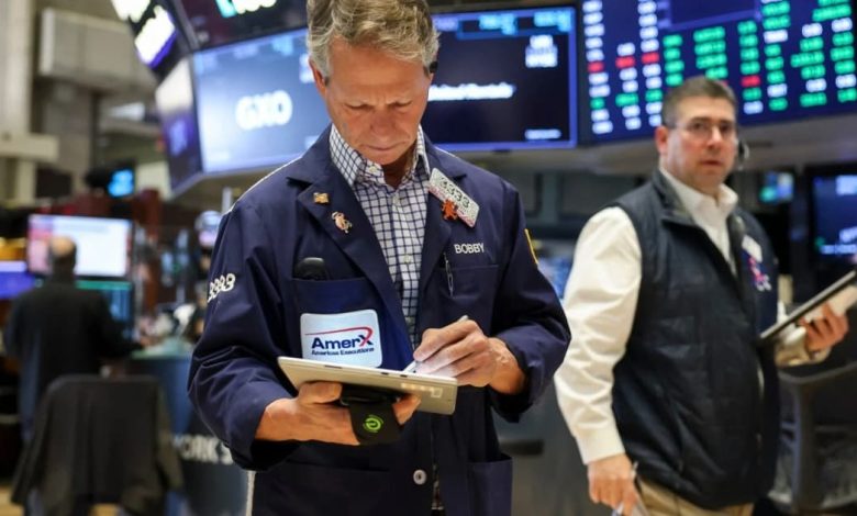 Global stocks fall amid tech slide, yields also decline