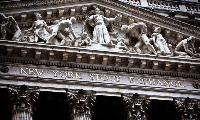 Tech stocks are selling off, but advisors are keeping their eyes fixed firmly on the horizon