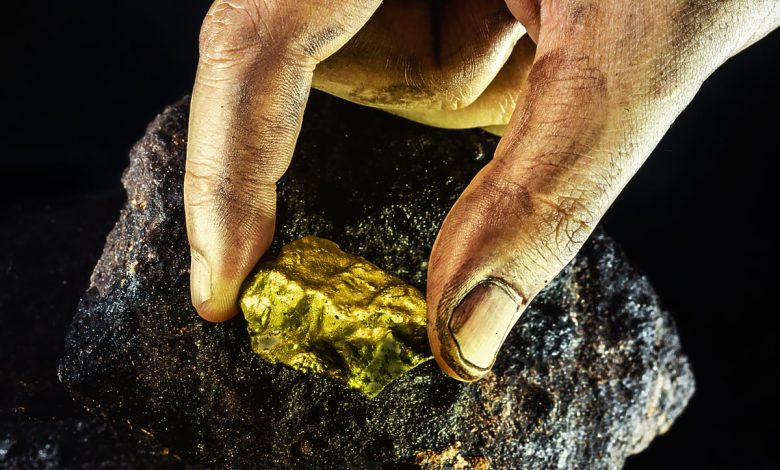 Should You Buy Gold Stocks Newmont and Barrick on the Dip?