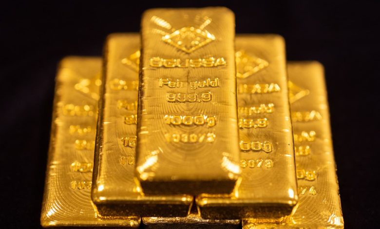 Gold sinks deeper into bear market territory as sell-off extends