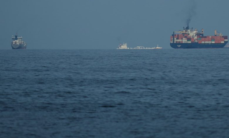 U.S. allows 30-day sale of Iran oil at sea in bid to tame prices