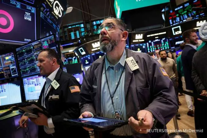 GLOBAL MARKETS-Stocks Gain as Oil Prices Moderate Gains; Focus Turns to Fed