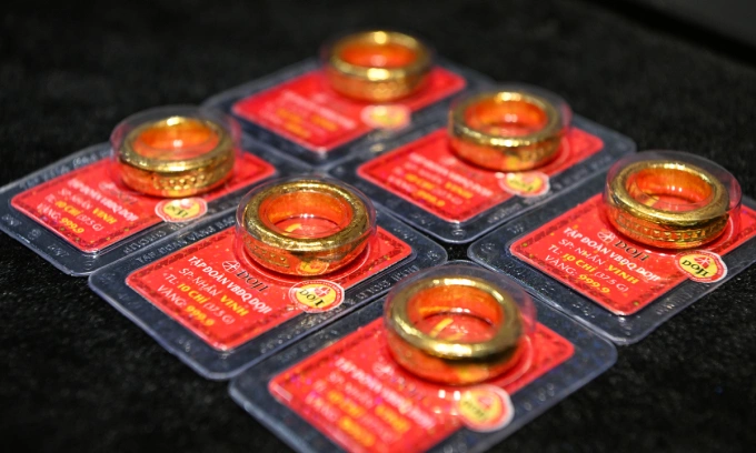 Gold prices extend week’s decline