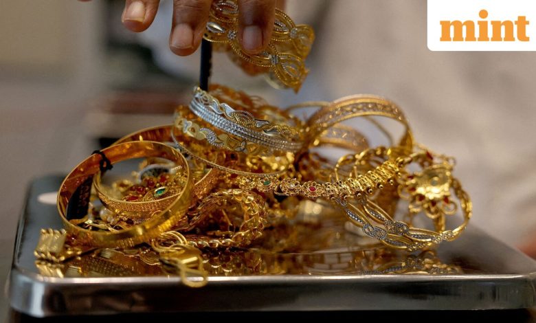 Gold vs Silver: What should investors buy on Akshaya Tritiya for better returns? Gold vs Silver: What should investors buy on Akshaya Tritiya for better returns?