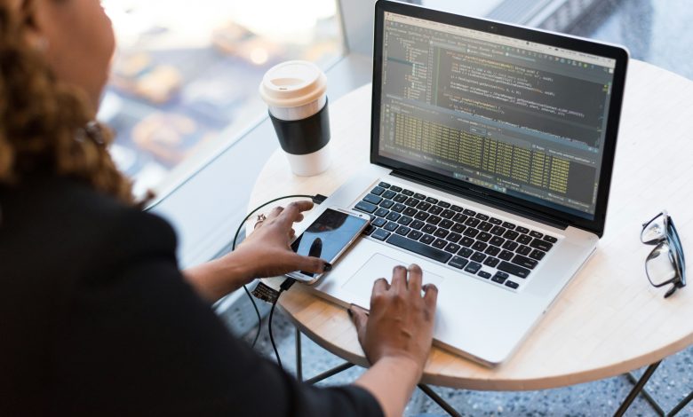 8 Best Long-Term Tech Stocks to Buy According to Hedge Funds