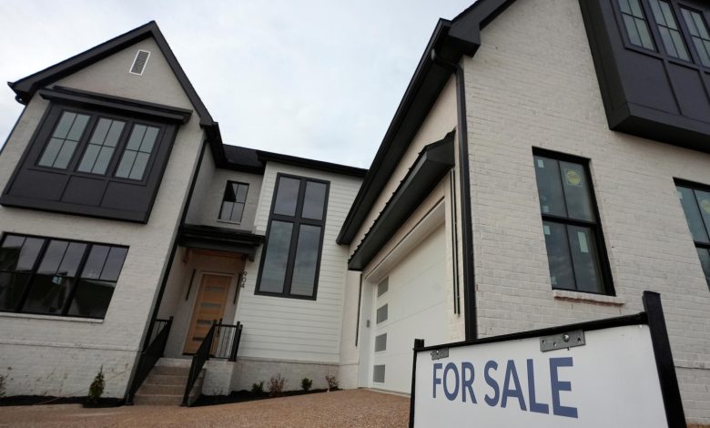 Average US long-term mortgage rate rises to 6.3%, ending a 3-week slide Average US long-term mortgage rate rises to 6.3%, ending a 3-week slide