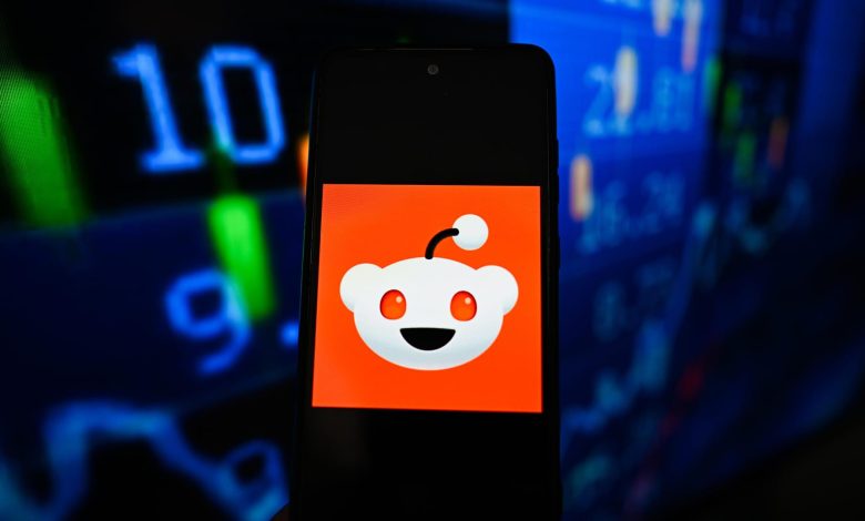 Reddit stock drops after Meta launches Forum app