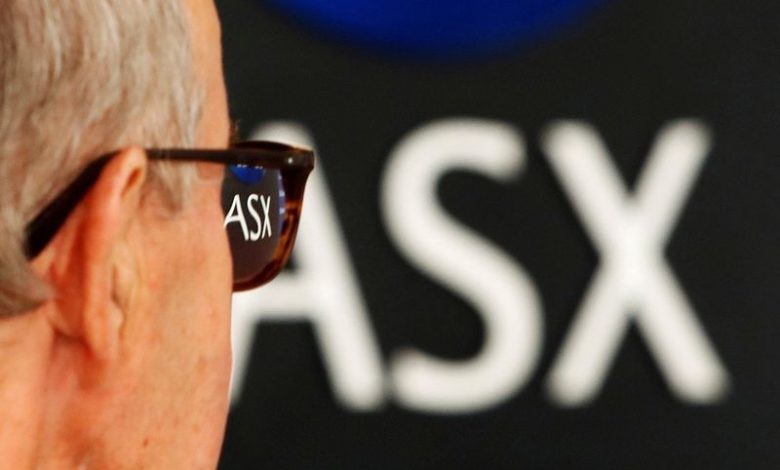 Banks and tech stocks lift Australian shares, but weekly fall looms