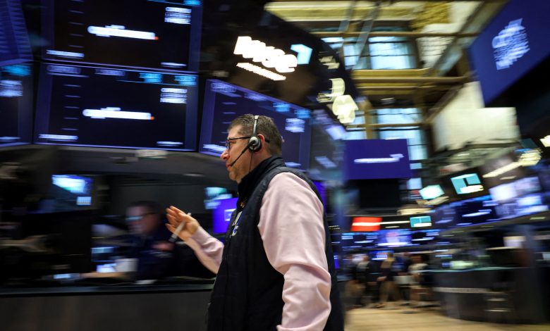 S&P 500, Nasdaq futures touch record highs as oil extends losses