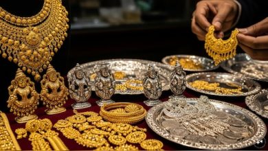 MCX silver falls over 0.8%, gold trades cautiously amid global volatility