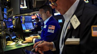 investors await trade deficit data