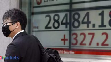 Global Market Today: Asian stocks ease from record highs, oil steadies