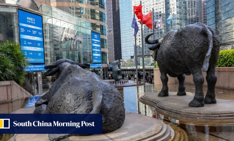 Hong Kong stocks struggle as mainland China markets ride AI wave