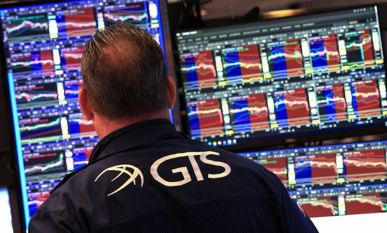 Nasdaq 100 slides 4.8% as traders dump tech stocks
