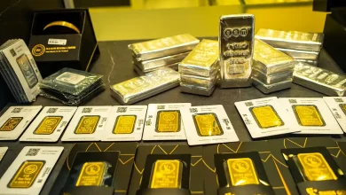 Gold clings to ,000 lifeline after sharp sell-off amid US Fed uncertainty